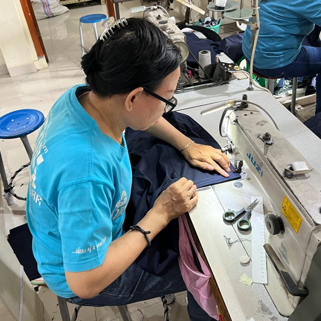Proses produksi - operator menjahit