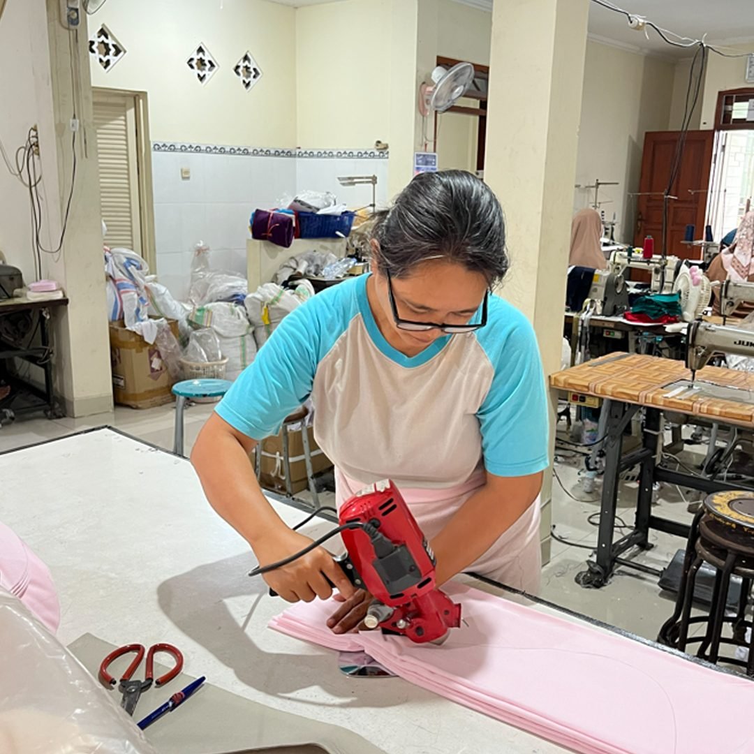 Proses produksi - menjahit detail