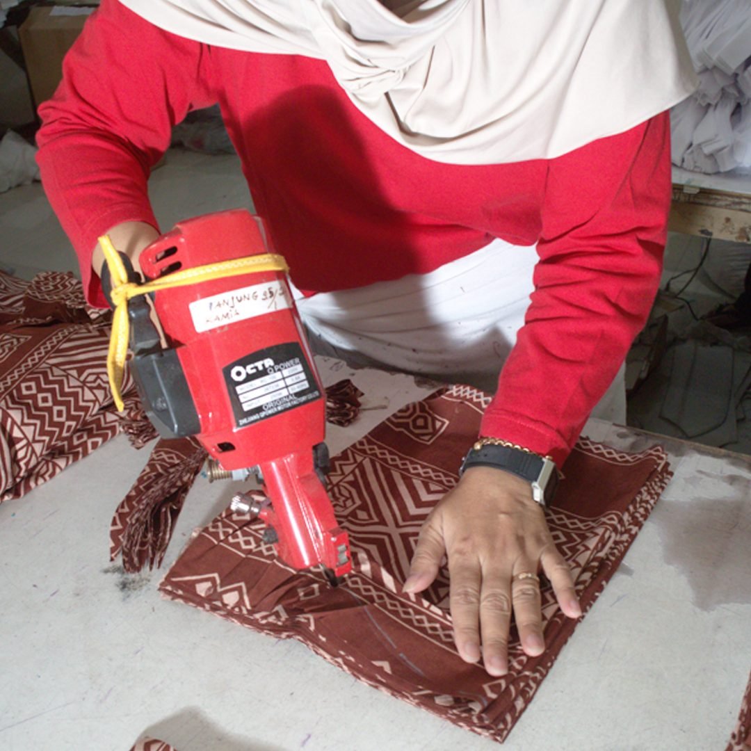 Proses produksi - pengeleman motif